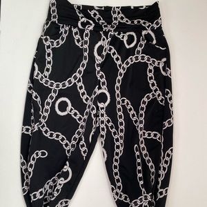 Les Tout Petit little girls pants.